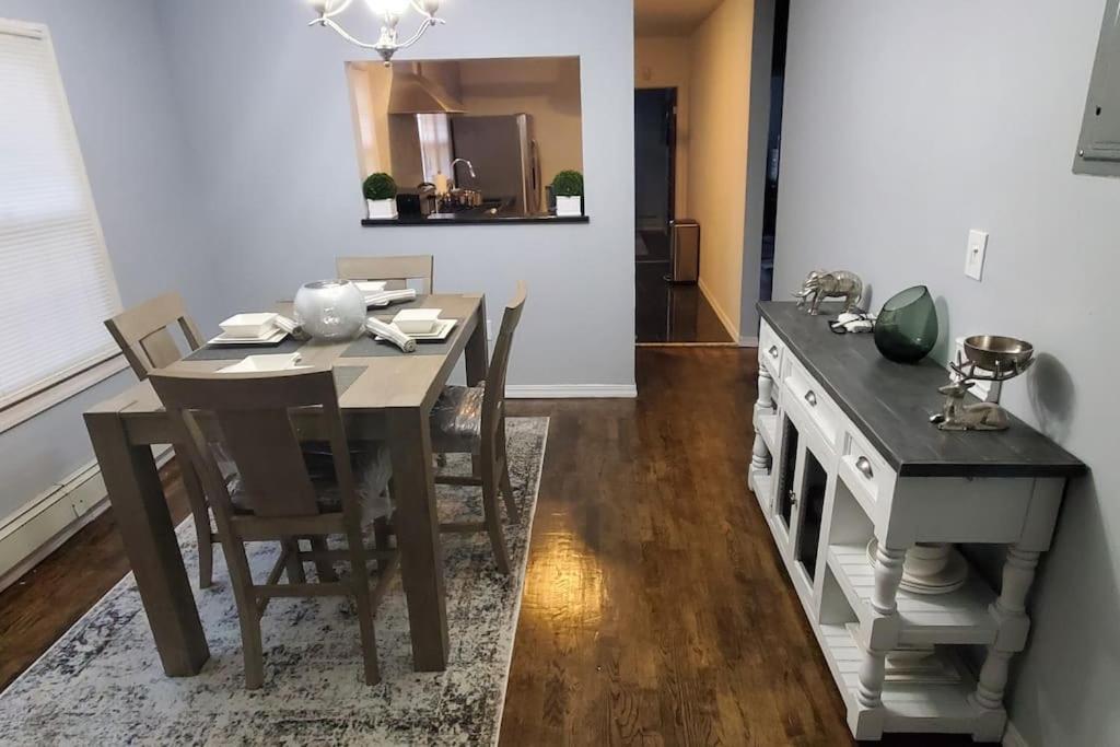 Quiet 3 Bedroom Apartment In Private Home New York City Exterior photo
